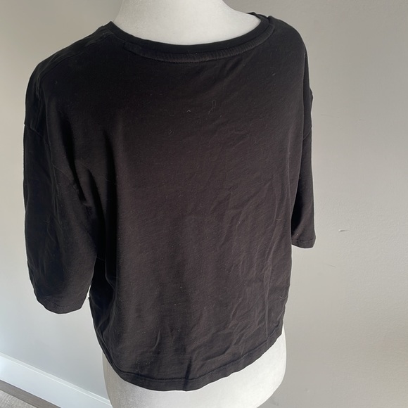 PUMA 🖤 Crop T - Picture 3 of 6